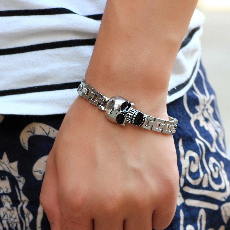 Skull Titanium Steel Bracelet  - огляд і ціна Women'S Accessories To Wear With Watch