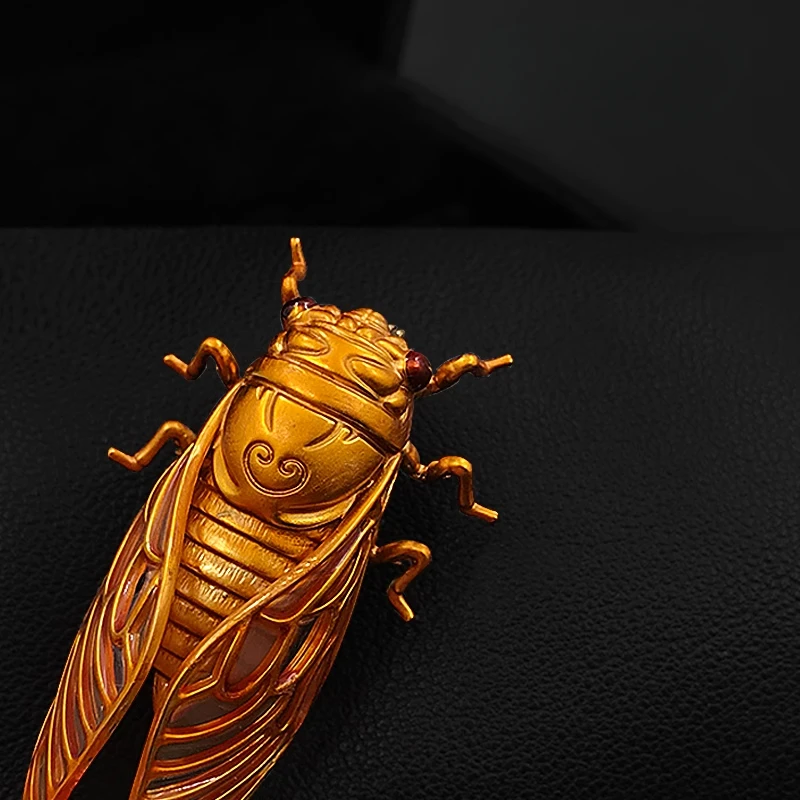 Golden Cicada Brooch with Beau - огляд і ціна Women Accessories Meaning
