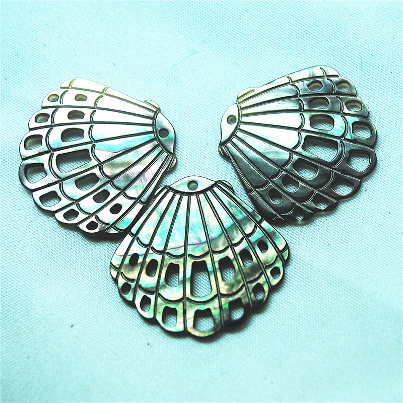 4PCS BLACK SHELL PENDANTS CARV - огляд і ціна Women'S Accessories Nz